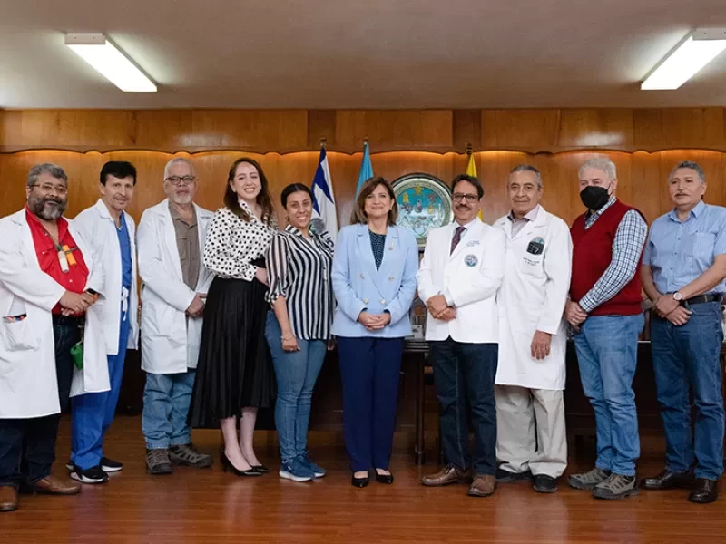 Vicepresidenta participa en acto inaugural de medicina