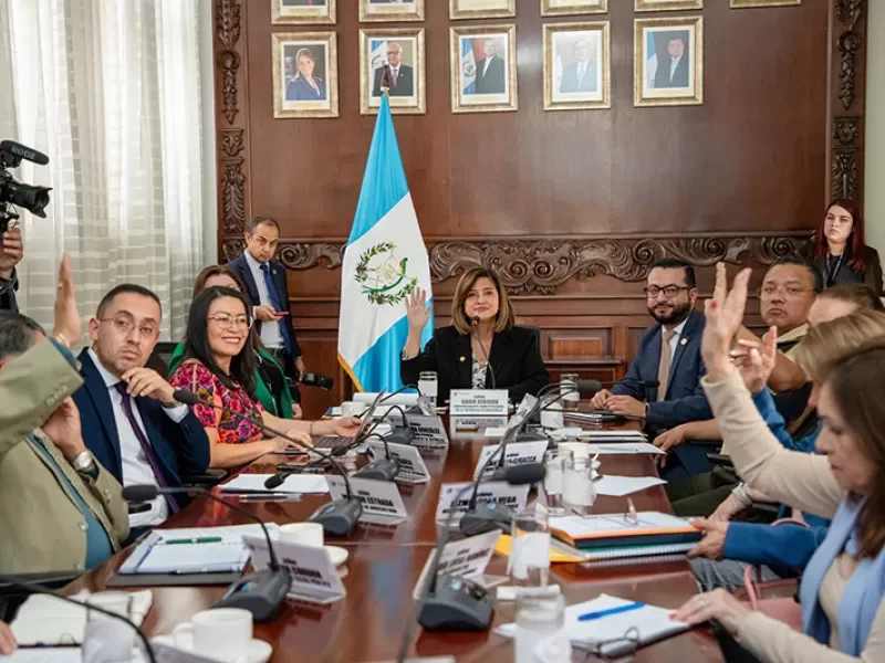 Vicepresidenta elige y nombra a nuevo director ejecutivo para la SECCATID