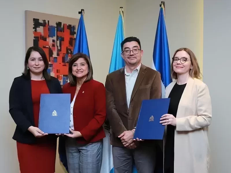 Vicepresidenta firma memorándum de entendimiento entre la Comisión del Plan Trifinio y la UICN