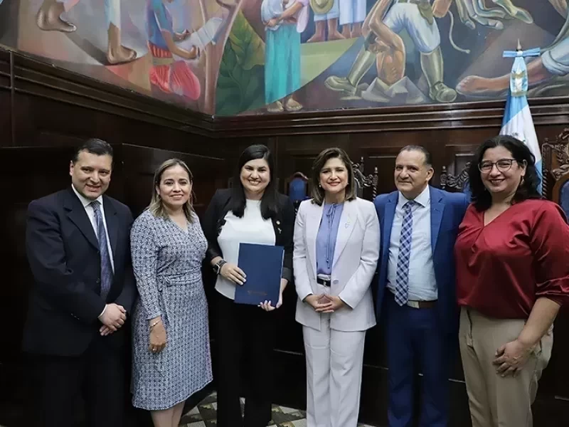 Vicepresidenta Karin Herrera presenta iniciativa de ley contra la trata en centros penitenciarios