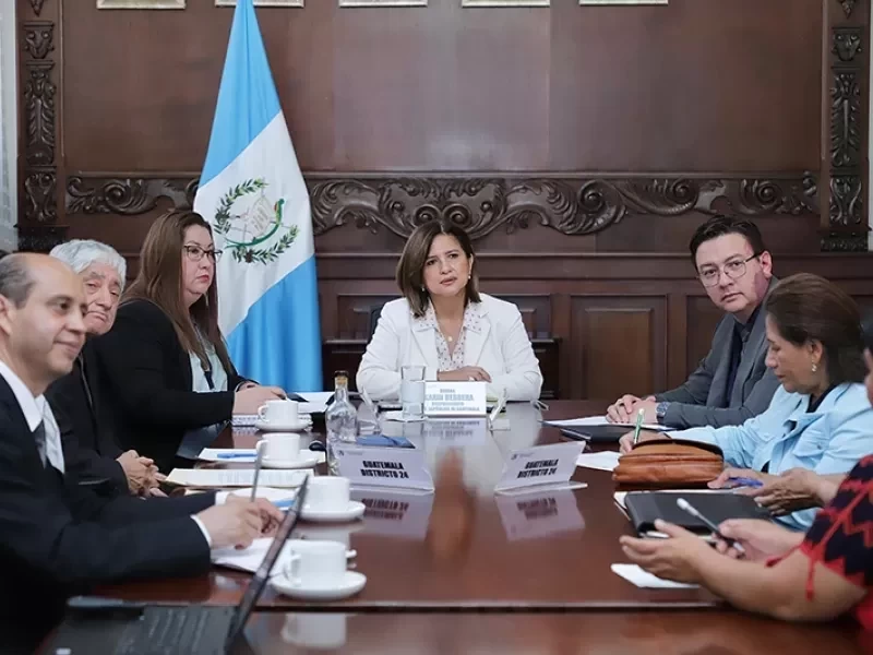 Vicepresidenta encabeza reunión sobre migración y TPS con grupo de migrantes