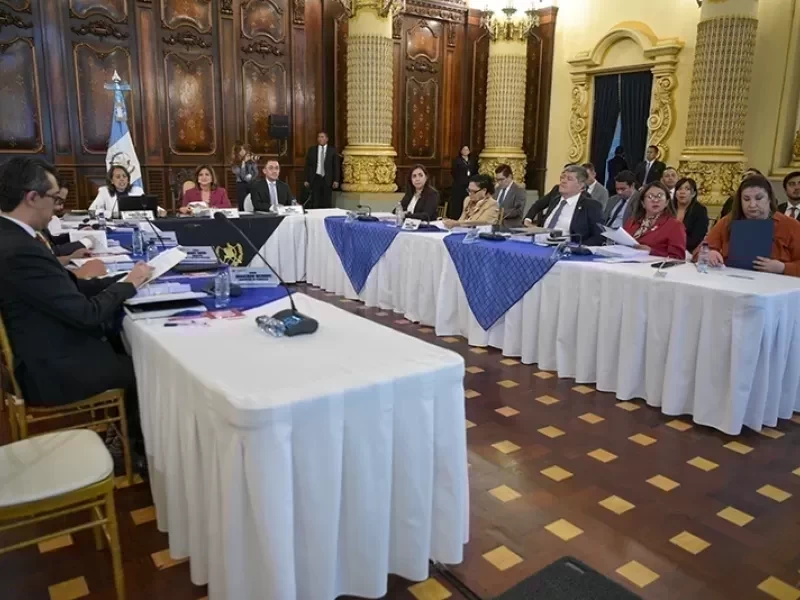 Vicepresidenta Karin Herrera preside reunión ordinaria de CONABED