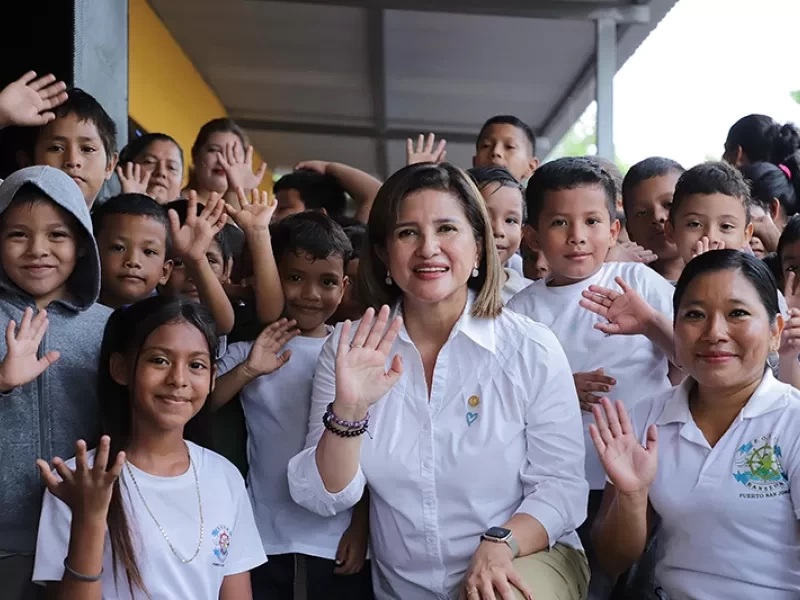 Vicepresidenta realiza visita a Escuintla para prevenir los delitos VET y verificar situación de centro educativo