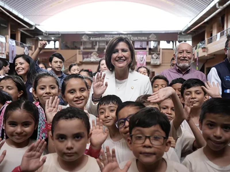 Vicepresidenta habla sobre la prevención del uso de drogas en centro educativo de Izabal