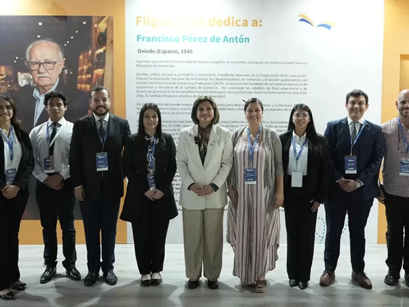 Vicepresidenta recorre y visita la FILGUA 2024  