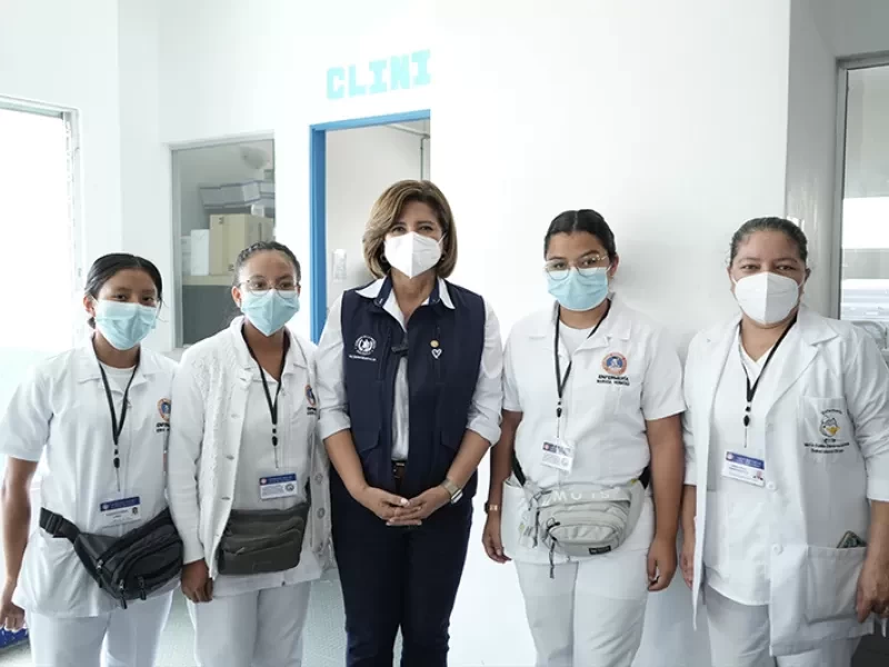 Karin Herrera verifica departamento de nutrición en Jalapa 