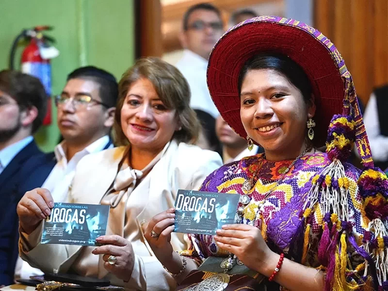 Vicepresidencia y SECCATID previenen sobre uso de VAPE en Quetzaltenango