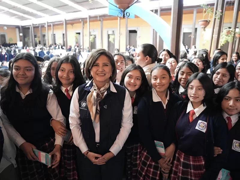Karin Herrera sostiene encuentro con niñas y señoritas de Quetzaltenango