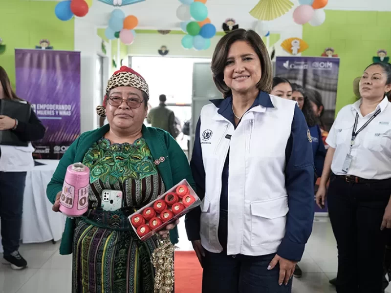 Vicepresidencia y OIM entregan “Capital semilla” a tejedoras de Santa Apolonia, Chimaltenango