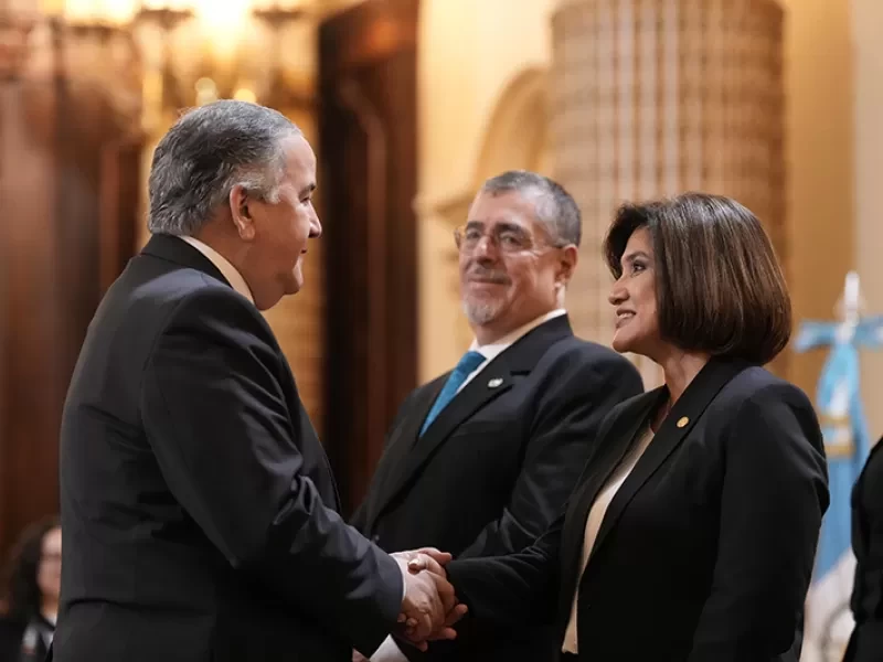 Presidente y vicepresidenta de Guatemala, reciben saludo de Año Nuevo del Cuerpo Diplomático