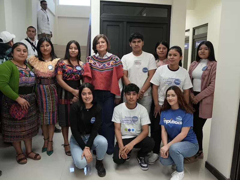 La Vicepresidenta Karin Herrera, entregó el Centro de Formación “Quédate” en Quiché