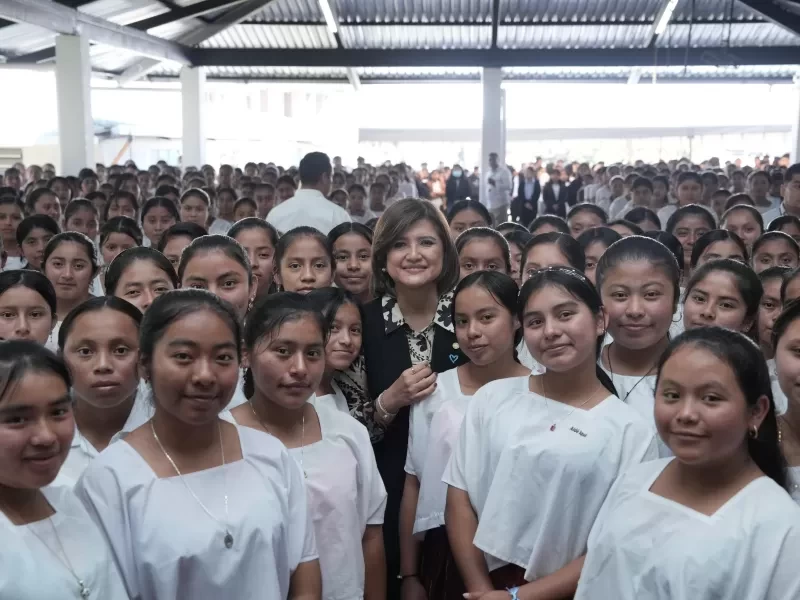 Mujeres y niñas en Alta Verapaz son motivadas a explorar el mundo de la ciencia