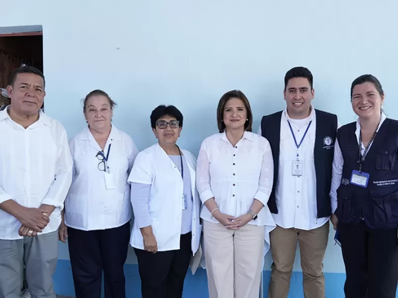 La Vicepresidenta Karin Herrera verifica centro de salud en Zacapa
