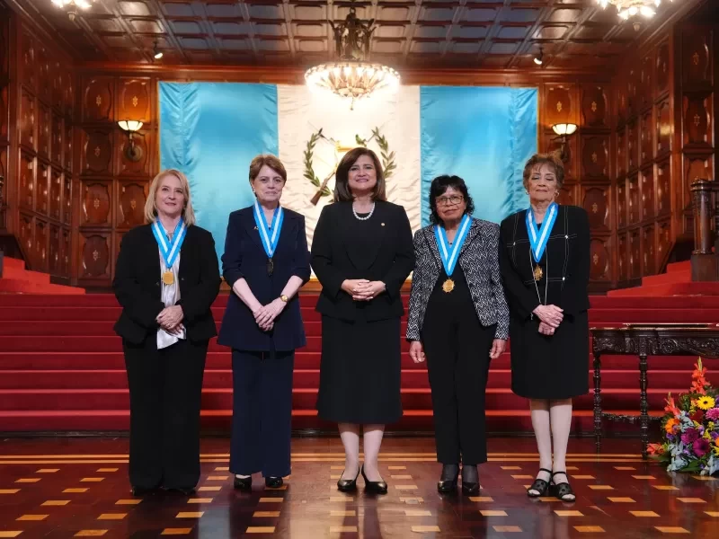 Pioneras de la ciencia reciben Orden Vicepresidencial 