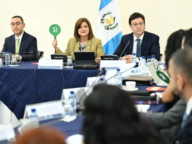 Vicepresidenta Karin Herrera fortalece la migración segura