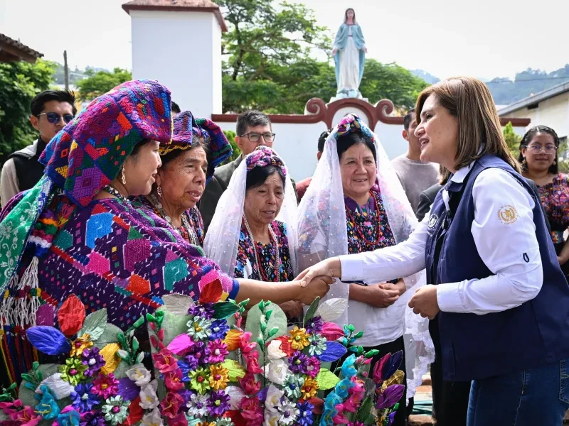 Presidenta en funciones  Karin Herrera destaca desarrollo social en Santo Domingo Xenacoj.