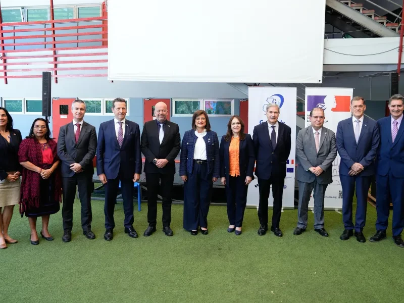 Vicepresidenta Karin Herrera participa en diálogo sobre integración económica de mujeres rurales junto a sociedad civil y el G13