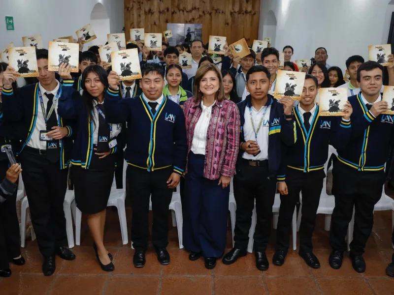 "Libro al Viento” primera feria del libro, abre sus páginas en Cobán