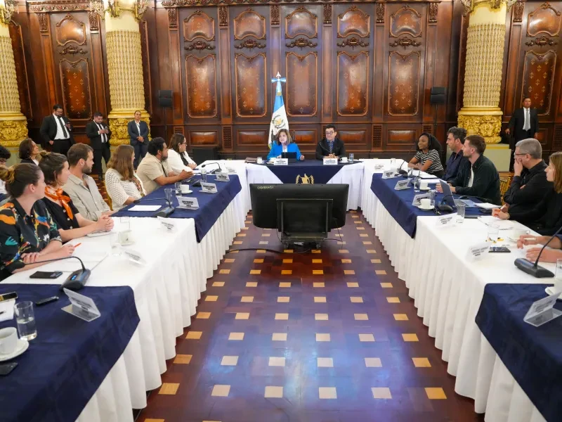Vicepresidenta de la República, Dra. Karin Herrera en la apertura de misión de la Maestría Especializada de AgroParisTech
