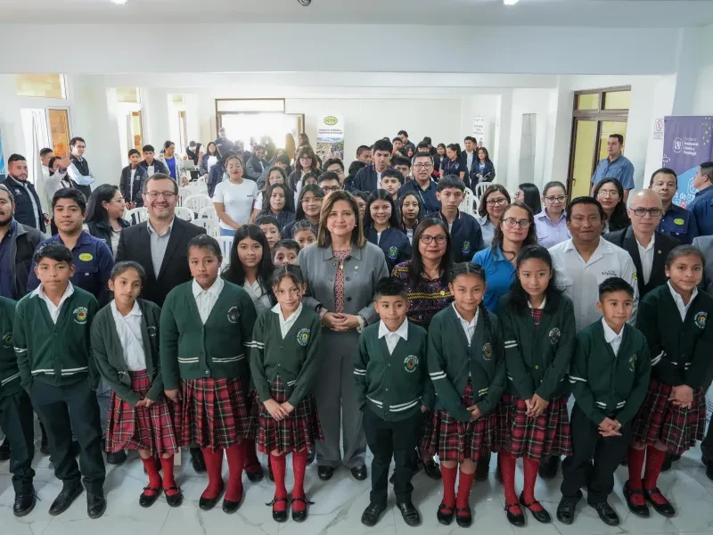Vicepresidenta de la República, con los estudiantes