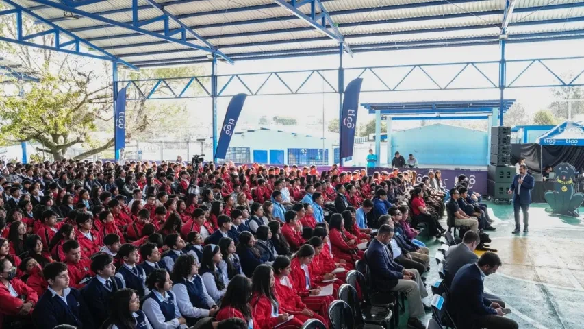 Alumnos de diferentes centros educativos participan en la convención