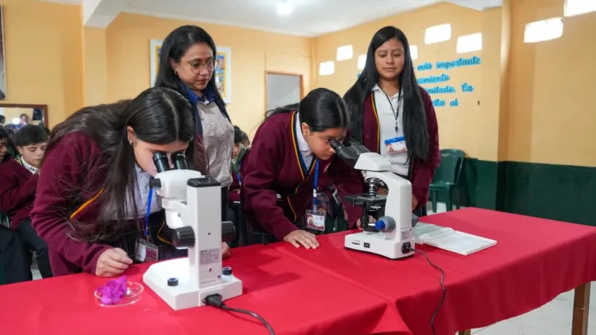 alumnos del club de ciencias