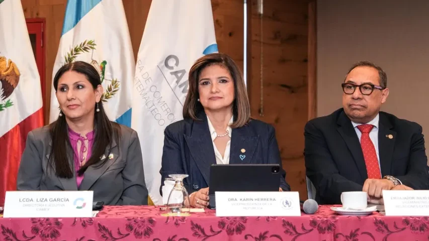 Autoridades en  el II Encuentro de Mujeres en Logística y Comercio Exterior