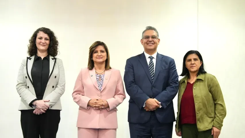 Vicepresidenta, Dra. Karin Herrera y autoridades