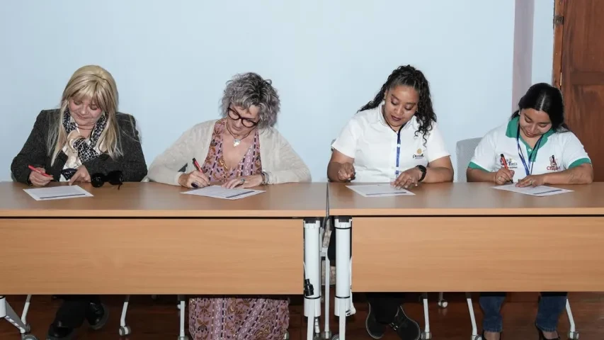 firma de la carta de adhesión