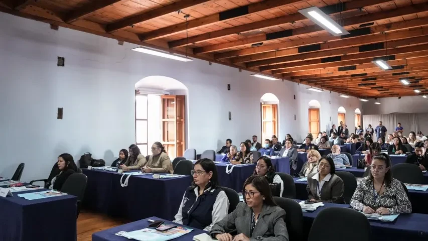 representantes de hoteles, restaurantes, tour operadoras, academias de lenguaje y comercios del municipio.