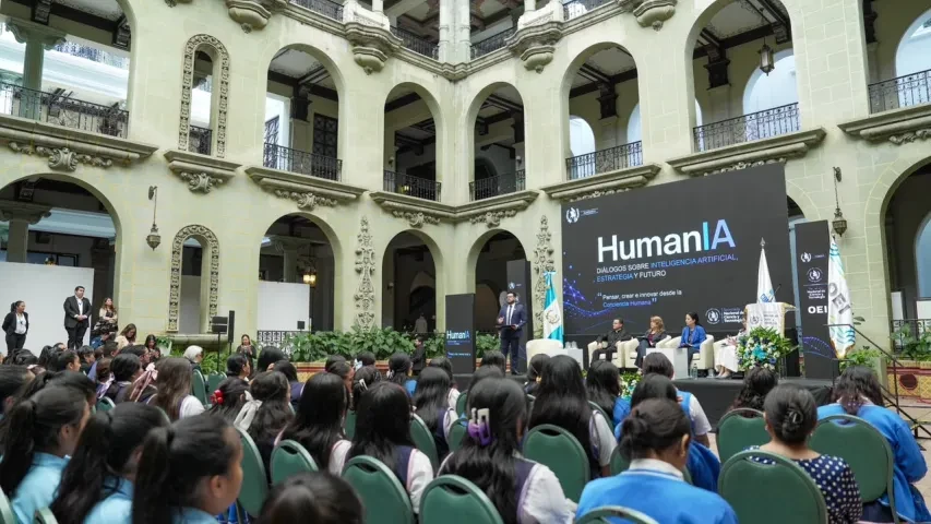 Diálogos sobre Inteligencia Artificial, Estrategia y Futuro