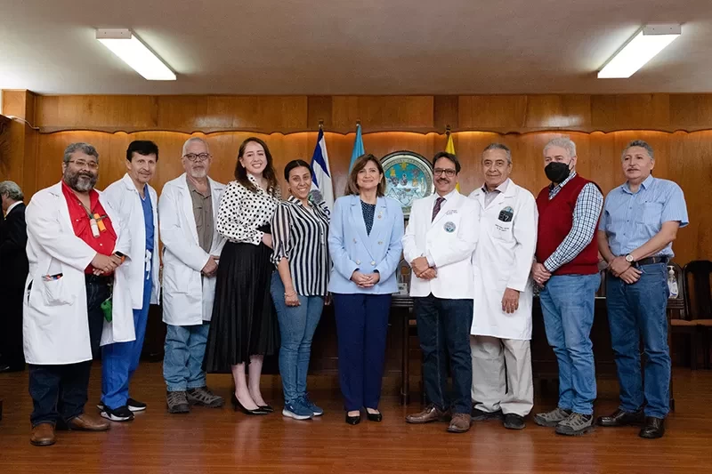 Vicepresidenta participa en acto inaugural de medicina
