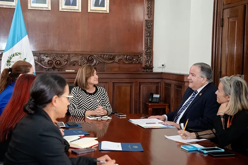 Vicepresidenta y coordinador de las Naciones Unidas dialogan sobre proyectos a implementar