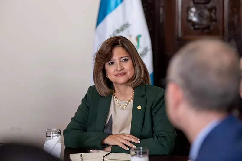 Vicepresidenta de Guatemala destaca políticas a favor de las mujeres, migración y economía durante reunión con representantes del BID