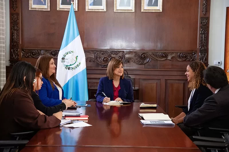 Vicemandataria dialoga sobre oportunidades para migrantes