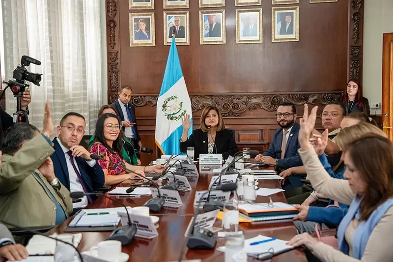 Vicepresidenta elige y nombra a nuevo director ejecutivo para la SECCATID