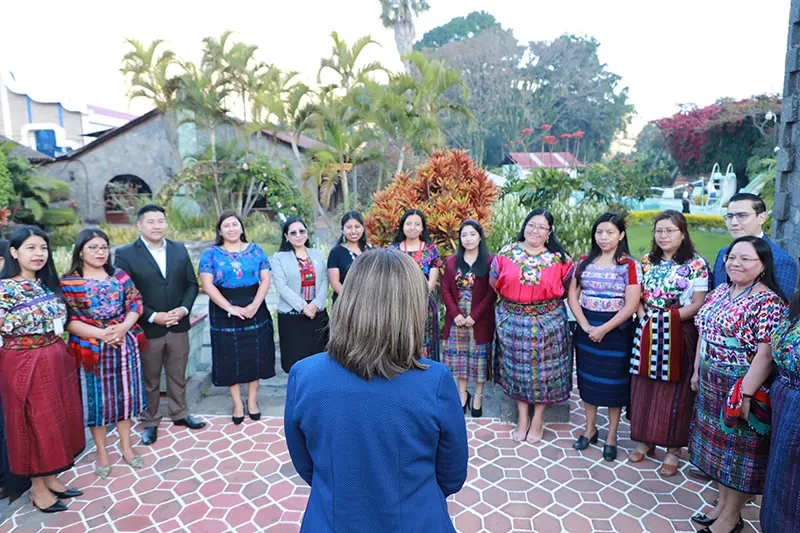 Presidenta en funciones Karin Herrera dialoga con mujeres de Sololá
