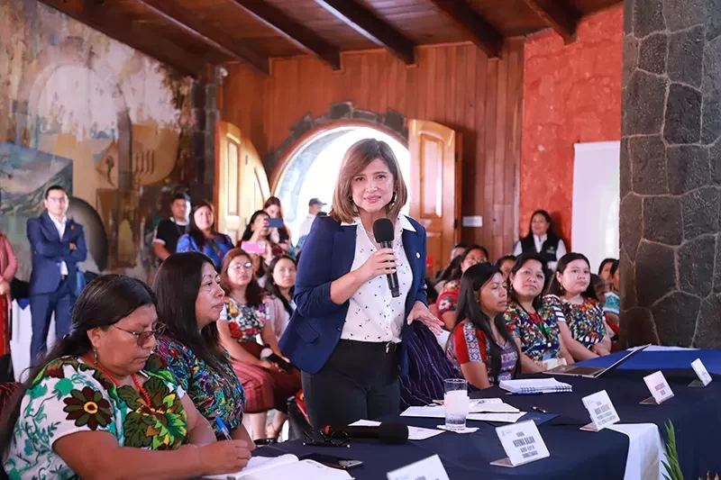 Presidenta en funciones Karin Herrera dialoga con mujeres de Sololá