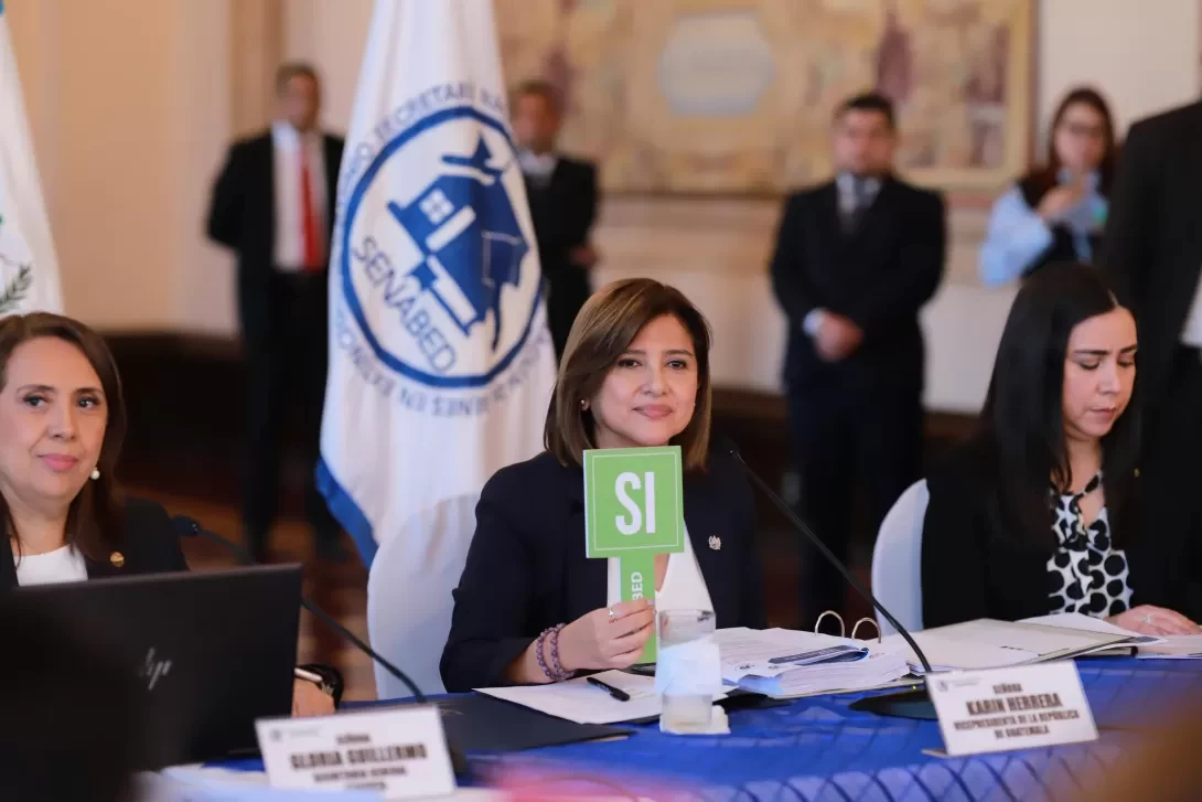 Karin Herrera encabeza primera sesión del CONABED