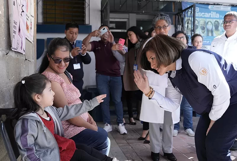 Vicepresidenta continúa verificación de centros de salud en Huehuetenango