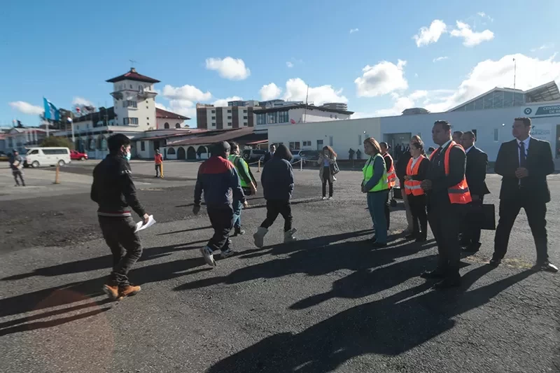 Vicepresidenta Karin Herrera visitará de forma regular el centro de recepción de retornados