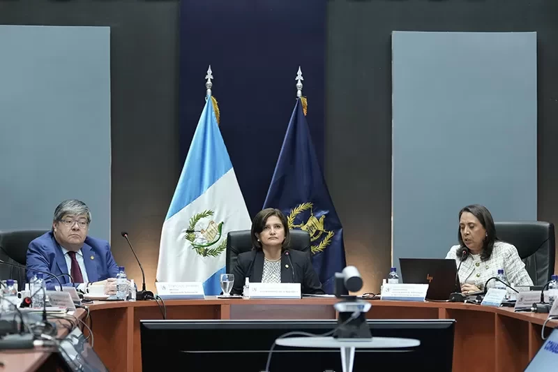 Vicepresidenta preside la sesión Ordinaria de CONABED