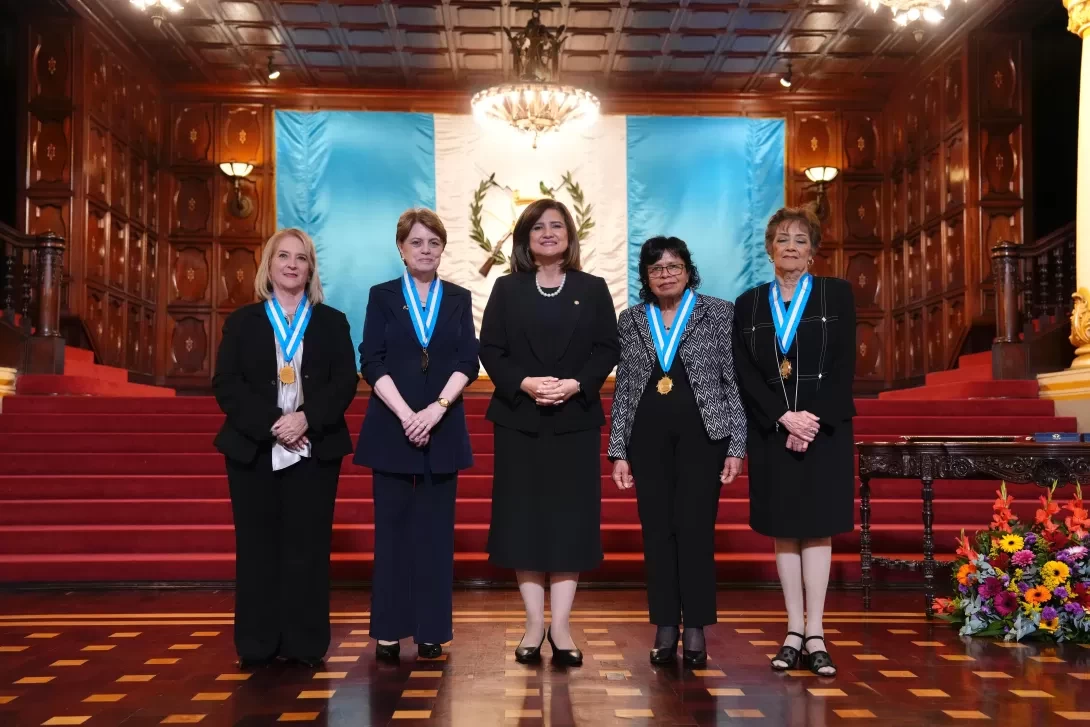 Pioneras de la ciencia reciben Orden Vicepresidencial