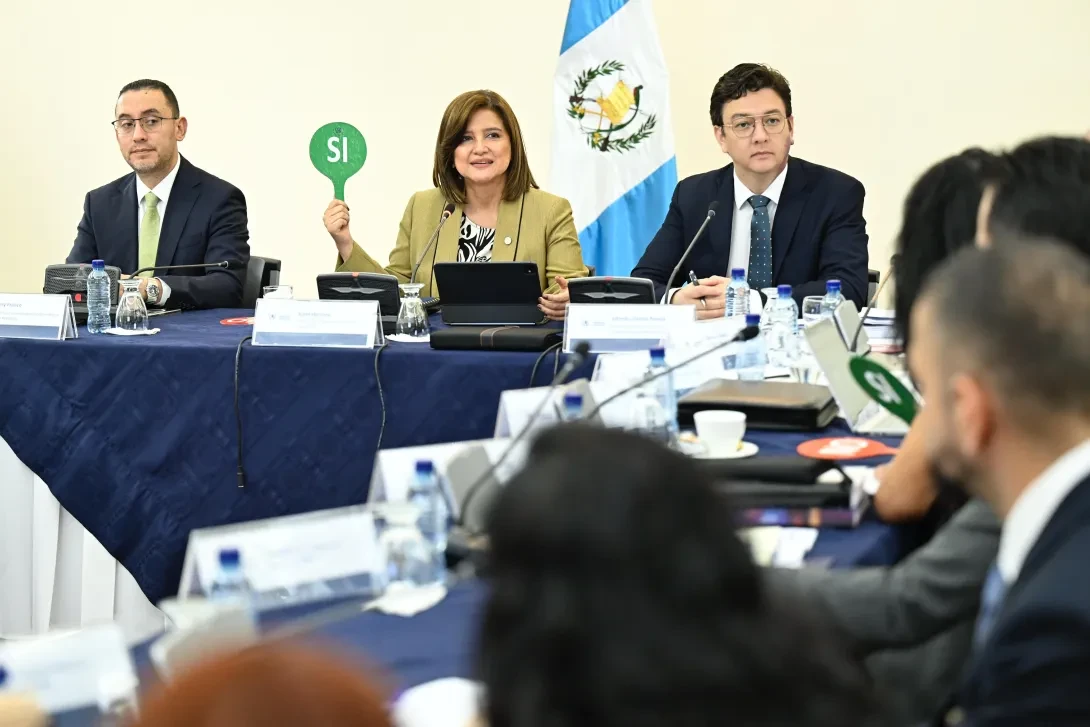 Vicepresidenta Karin Herrera fortalece la migración segura