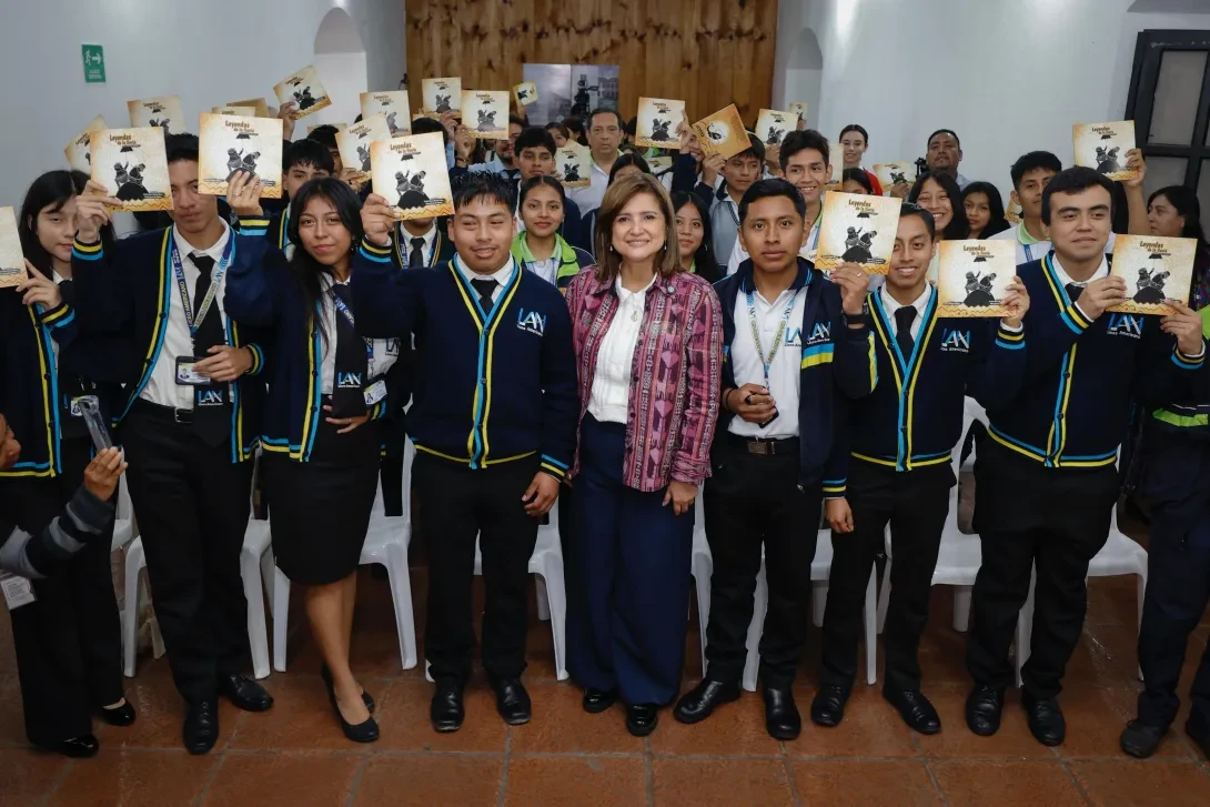"Libro al Viento” primera feria del libro, abre sus páginas en Cobán