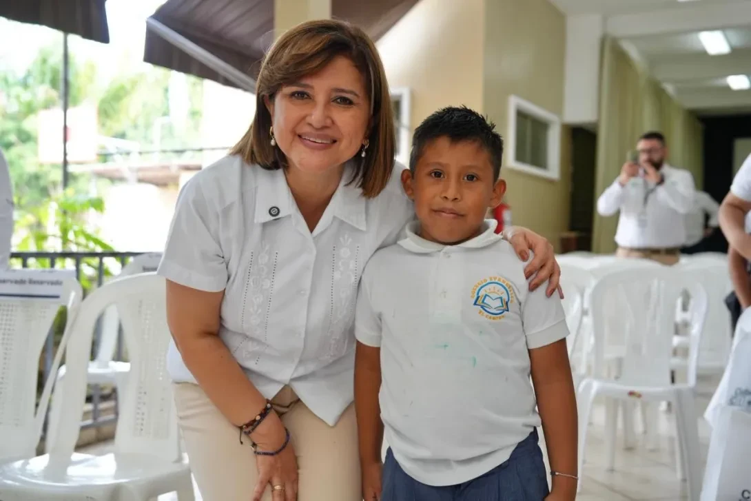 Vicepresidenta Karin Herrera impulsa educación científica en Petén