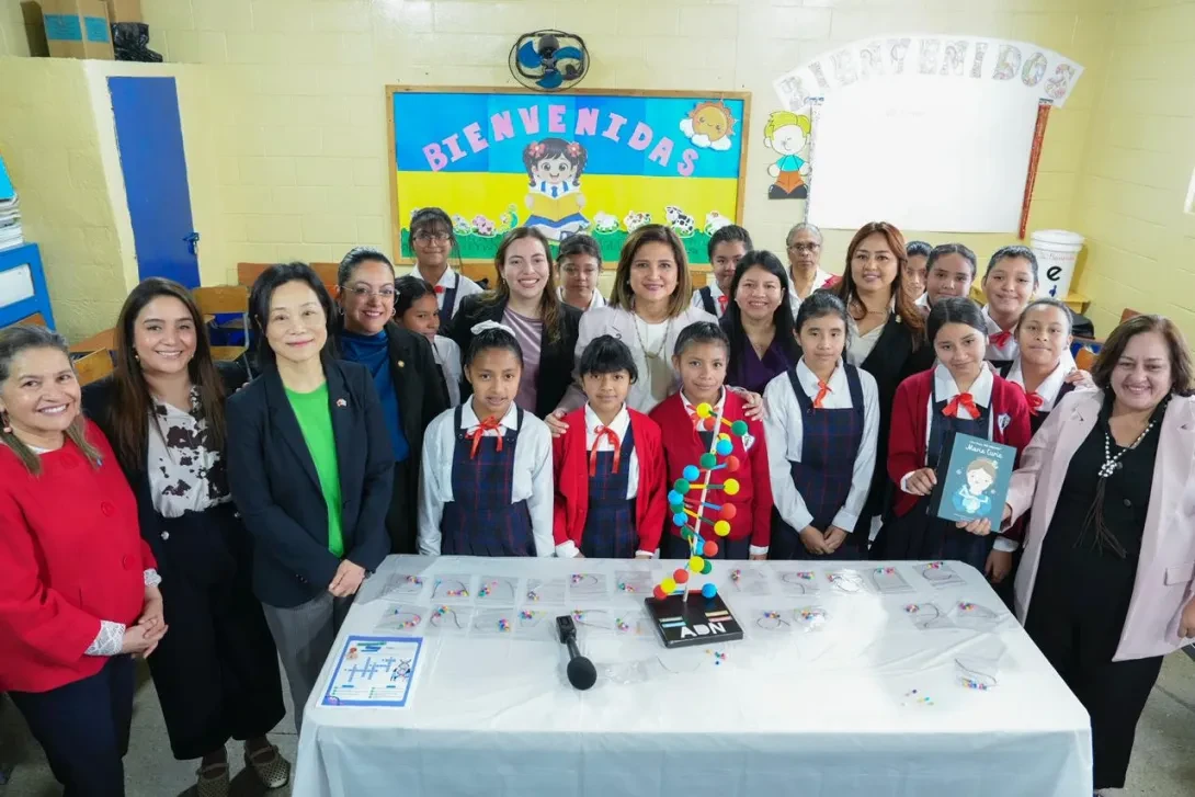 Vicepresidenta, Dra. Karin Herrera en la creación de nuevos Clubes de Ciencias